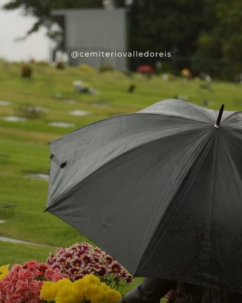 Publicação de 9 de setembro no Instagram @cemiteriovalledosreis